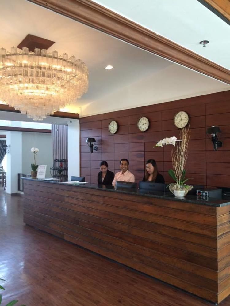 Vista Real Hotel Tagaytay City Extérieur photo