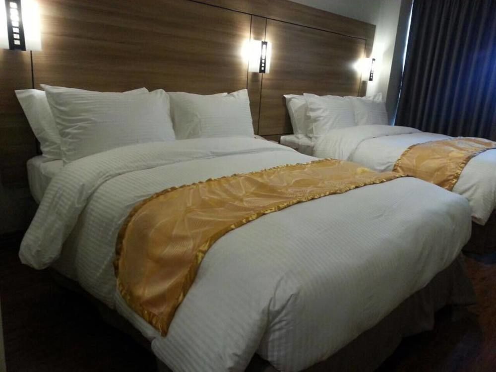 Vista Real Hotel Tagaytay City Extérieur photo