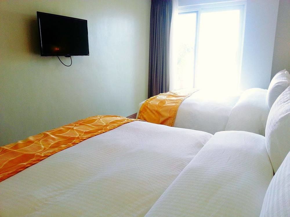 Vista Real Hotel Tagaytay City Extérieur photo