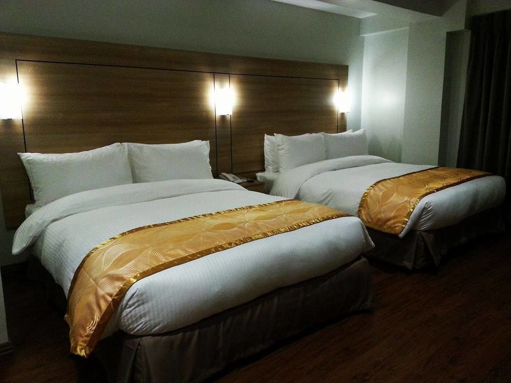Vista Real Hotel Tagaytay City Extérieur photo
