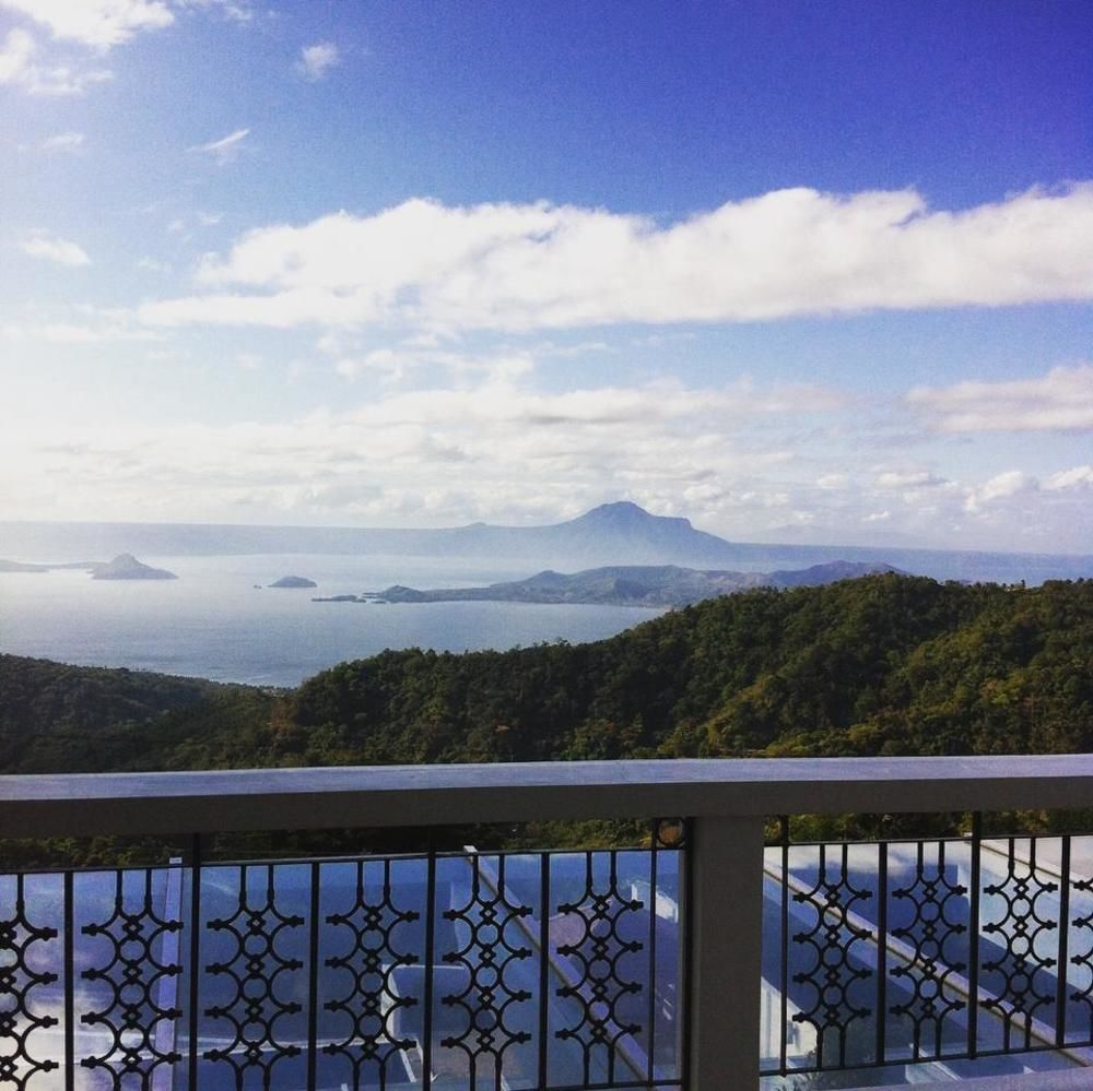 Vista Real Hotel Tagaytay City Extérieur photo