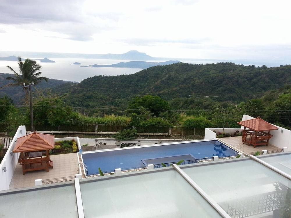 Vista Real Hotel Tagaytay City Extérieur photo