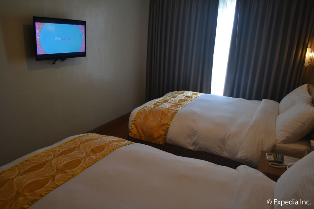 Vista Real Hotel Tagaytay City Extérieur photo