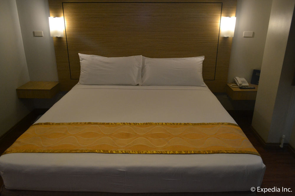 Vista Real Hotel Tagaytay City Extérieur photo
