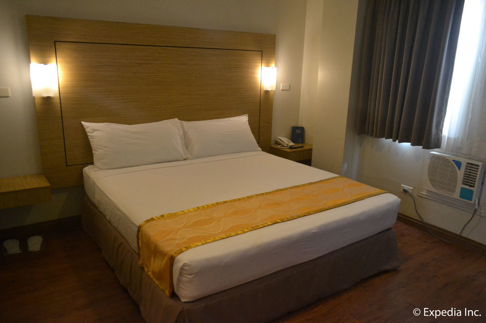 Vista Real Hotel Tagaytay City Extérieur photo