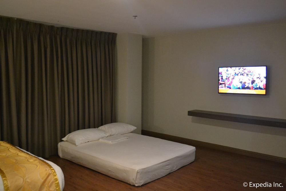 Vista Real Hotel Tagaytay City Extérieur photo