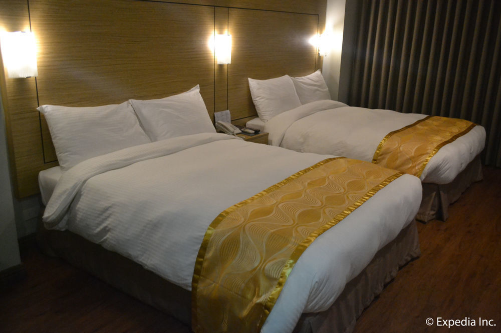 Vista Real Hotel Tagaytay City Extérieur photo