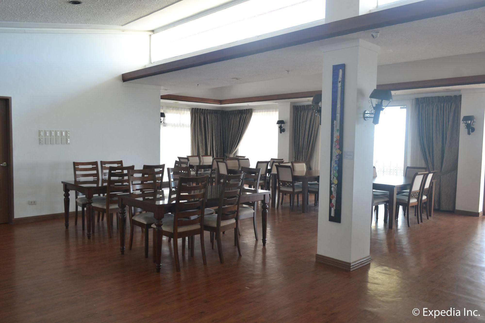 Vista Real Hotel Tagaytay City Extérieur photo