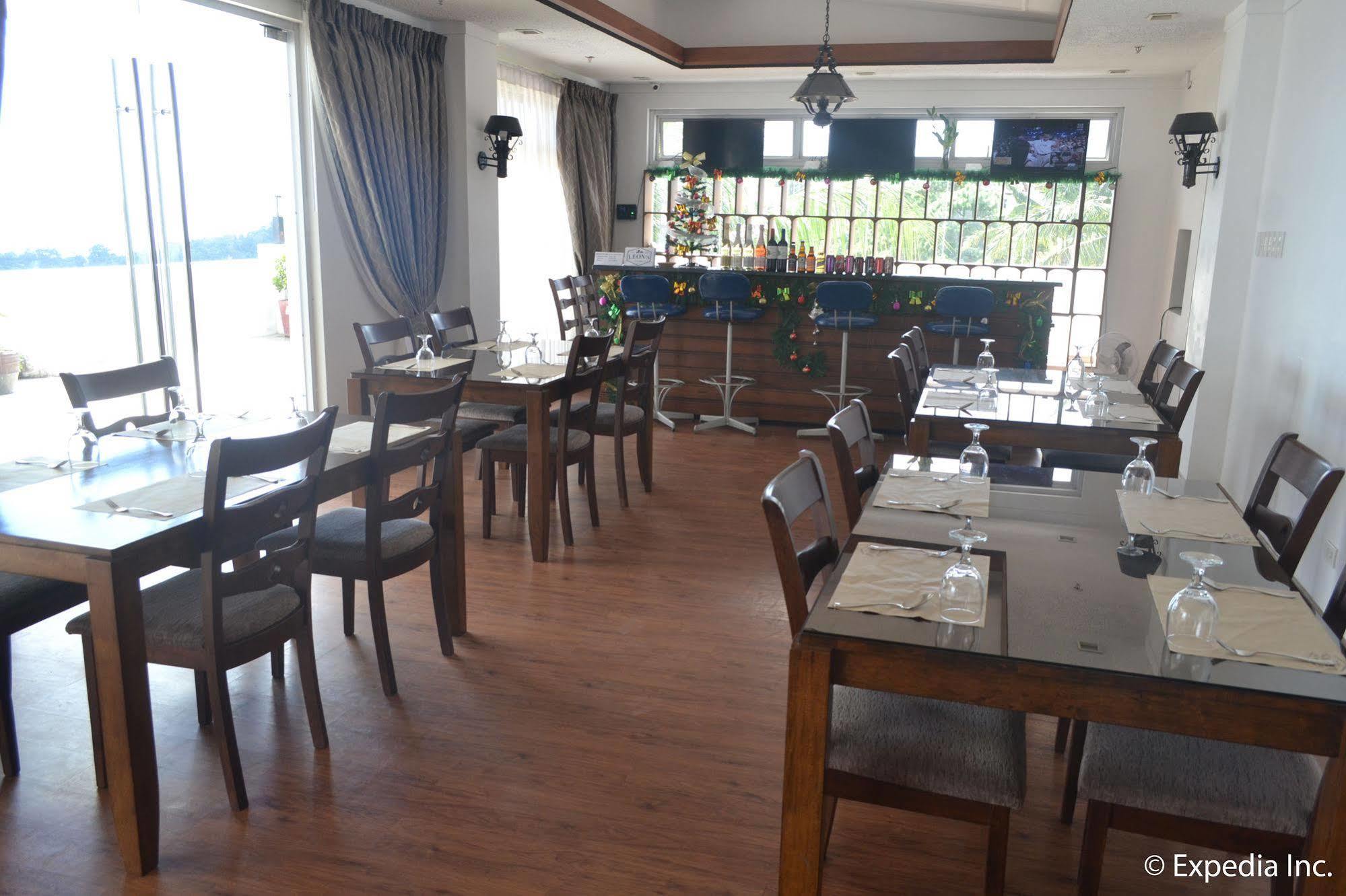 Vista Real Hotel Tagaytay City Extérieur photo