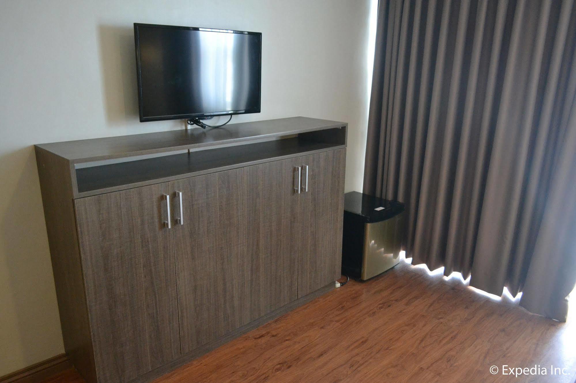 Vista Real Hotel Tagaytay City Extérieur photo
