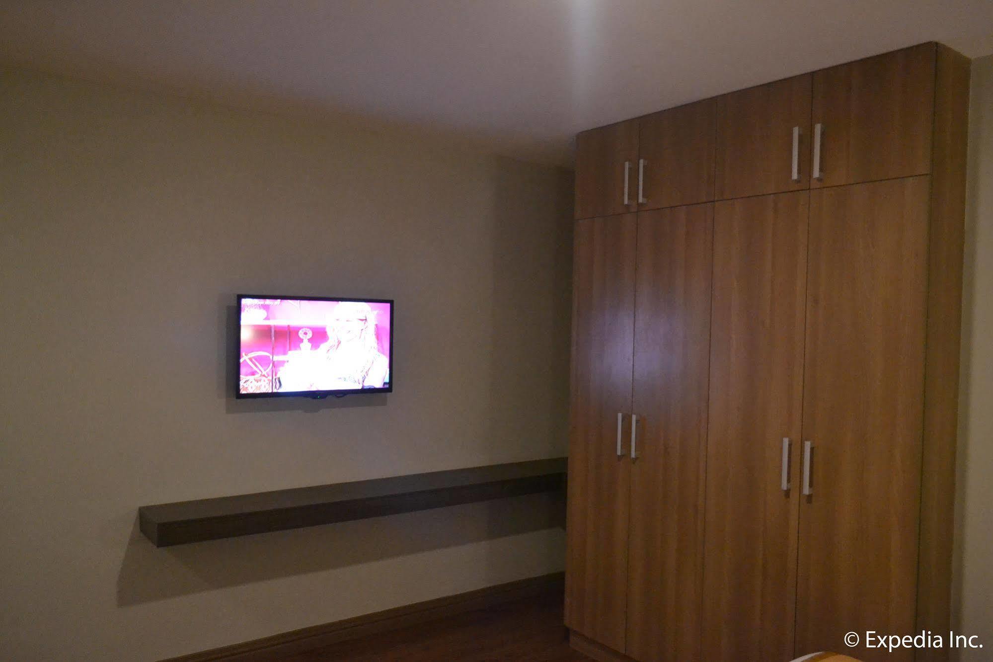 Vista Real Hotel Tagaytay City Extérieur photo