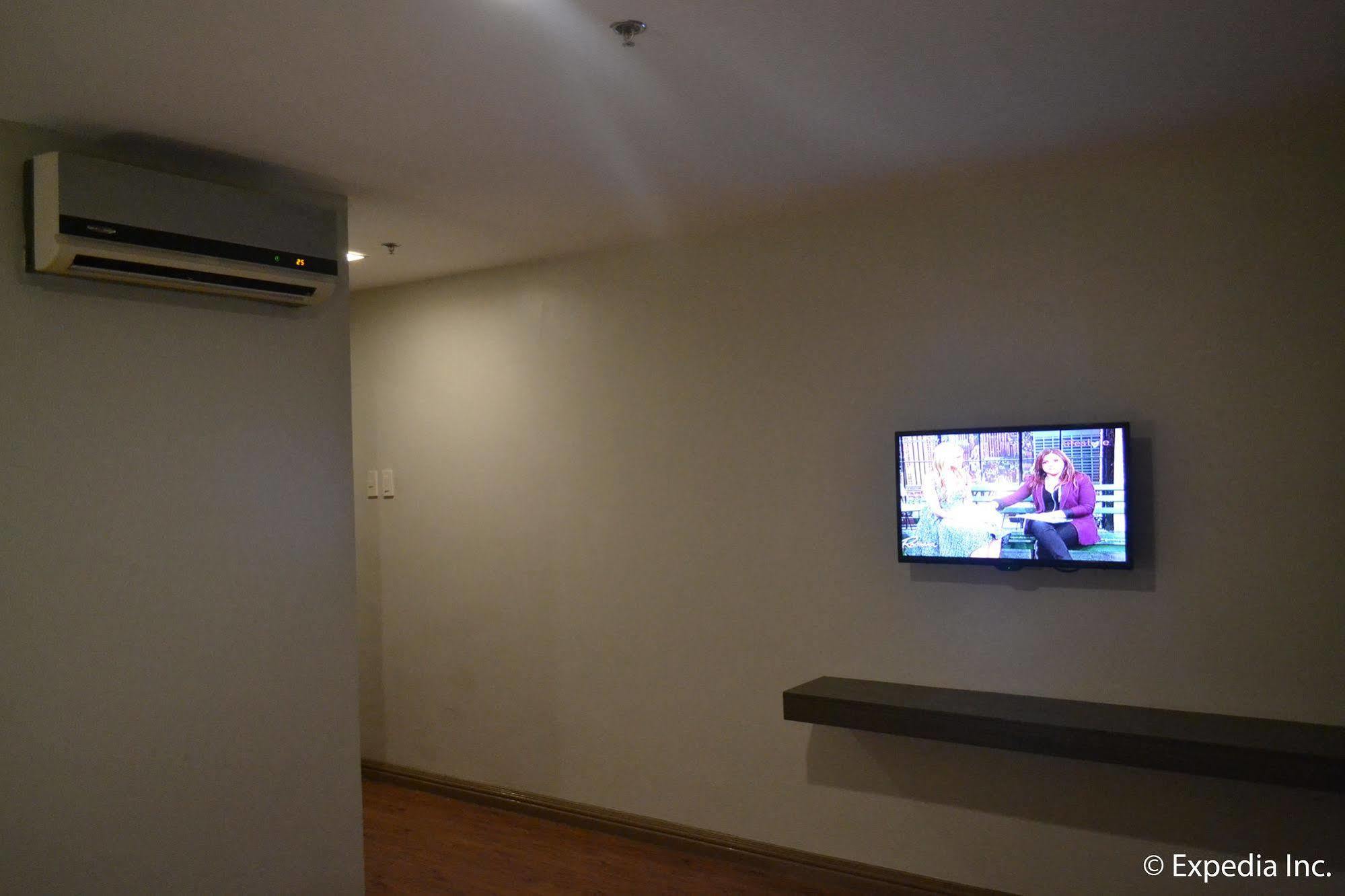 Vista Real Hotel Tagaytay City Extérieur photo