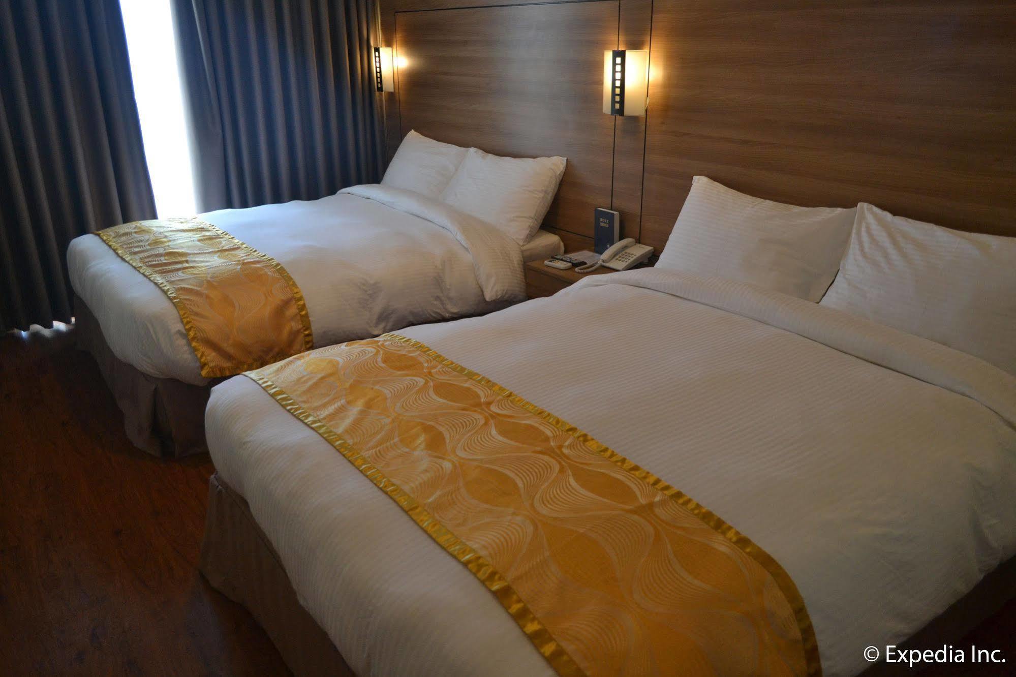 Vista Real Hotel Tagaytay City Extérieur photo