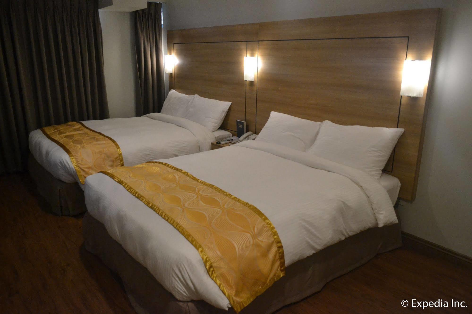 Vista Real Hotel Tagaytay City Extérieur photo