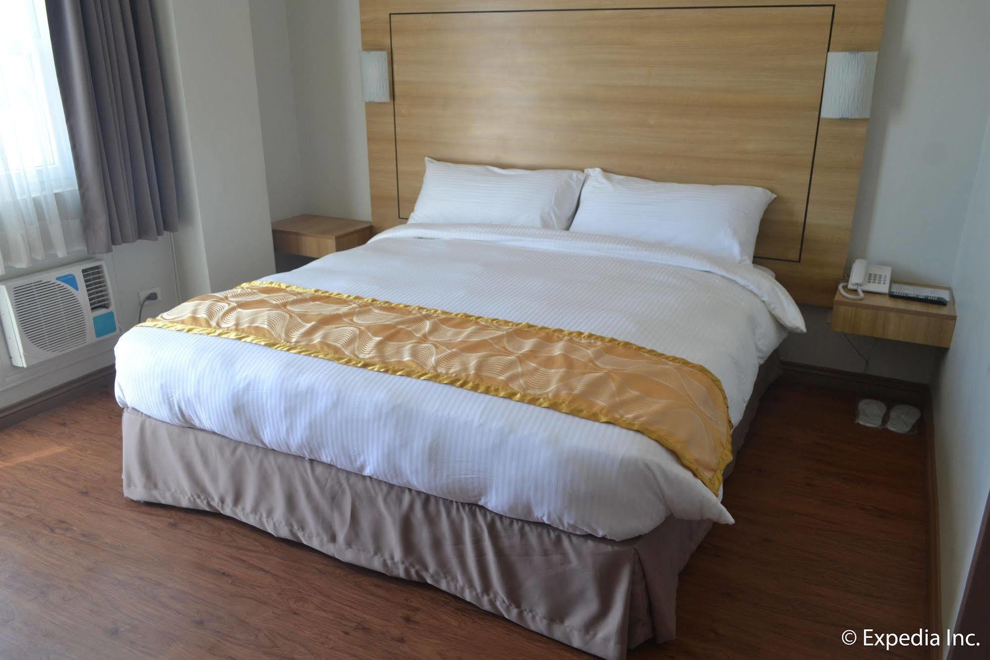 Vista Real Hotel Tagaytay City Extérieur photo