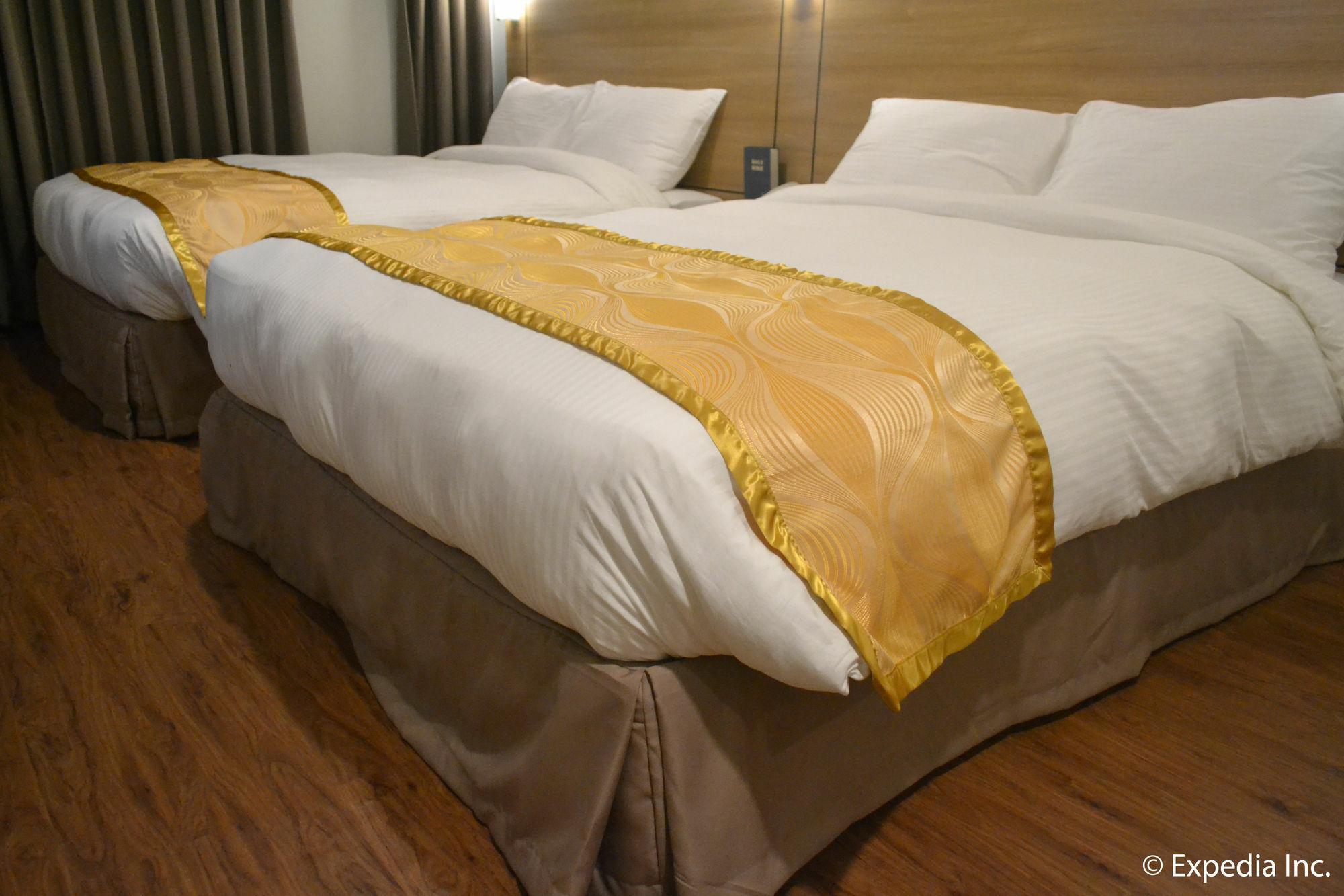 Vista Real Hotel Tagaytay City Extérieur photo