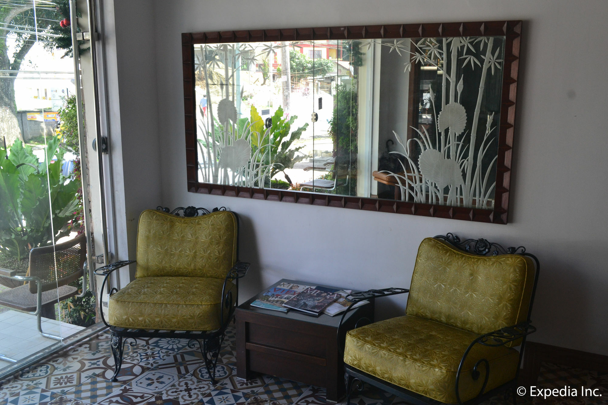 Vista Real Hotel Tagaytay City Extérieur photo